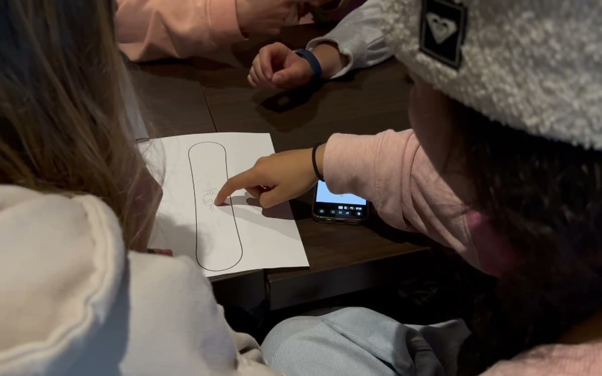 Atelier Infamous — riders concevant leur top sheet de planche