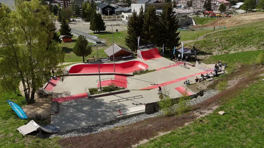 Skatepark des 2 Alpes — vue aérienne du contest