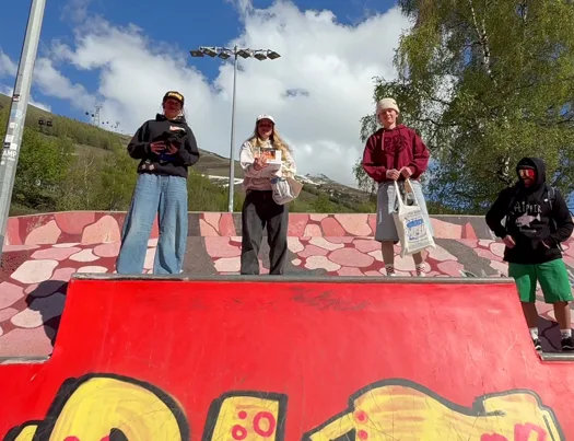 Podium filles — remise des prix skateboard