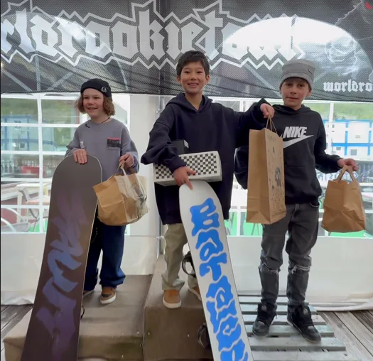 Podium super groms — remise des prix snowboard