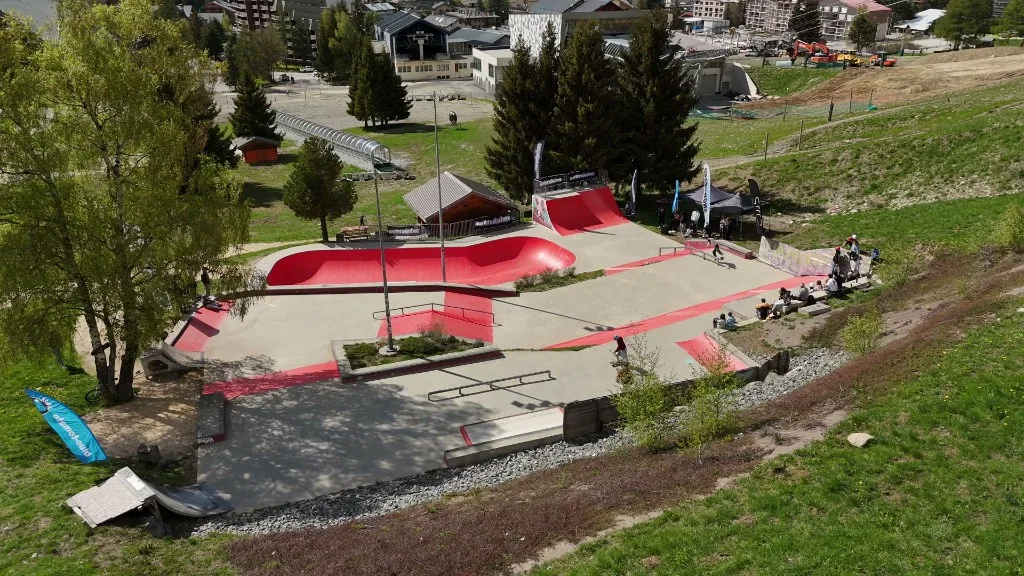Skatepark des 2 Alpes — vue aérienne du contest